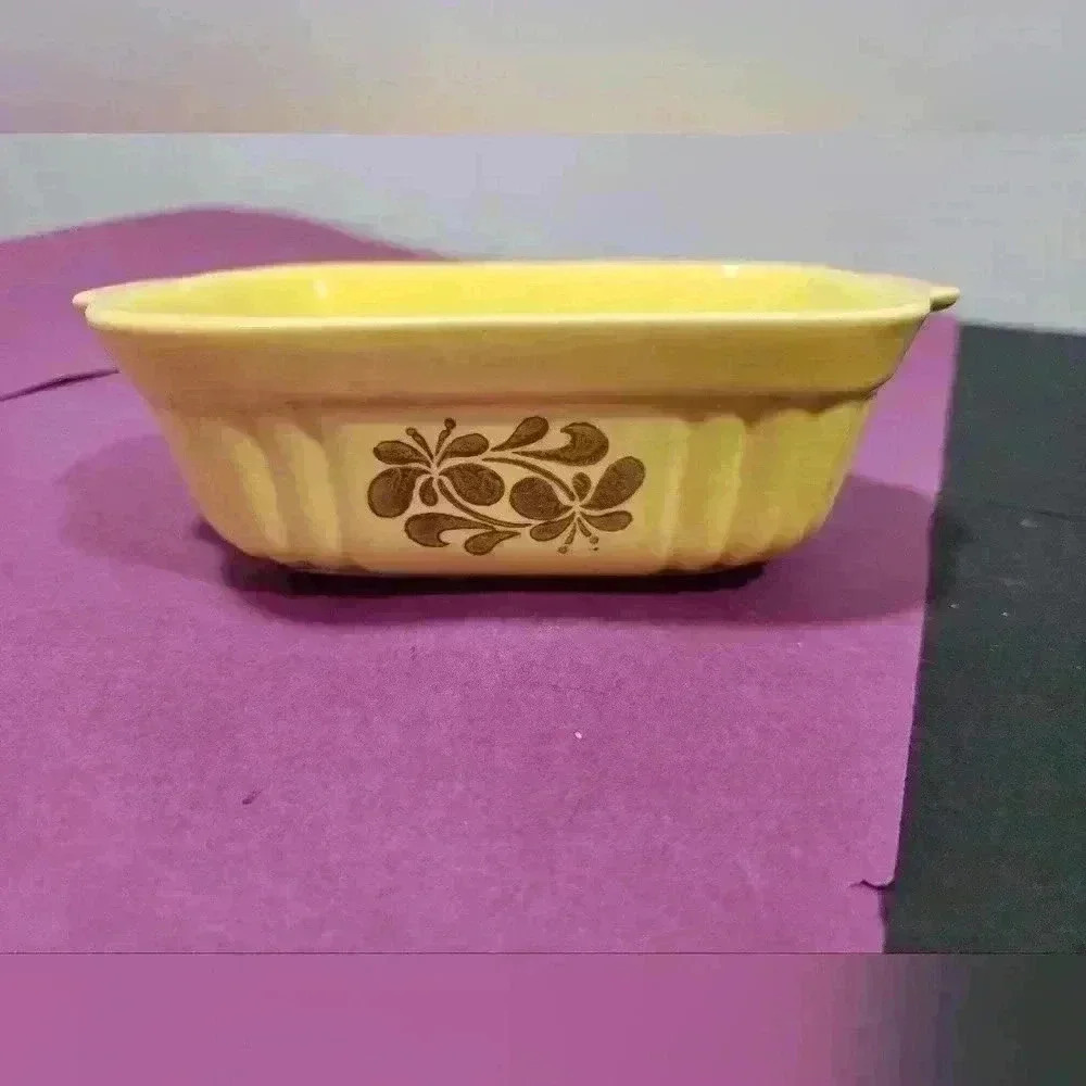 Pfaltzgraff Village Pattern Yellow Ribbed Baking Dish Loaf Pan 1983 Vintage 16oz